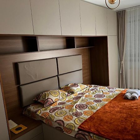 Elegant Apartment In City Centre Pristina Kültér fotó