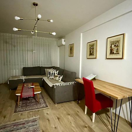 Elegant Apartment In City Centre Pristina Kültér fotó