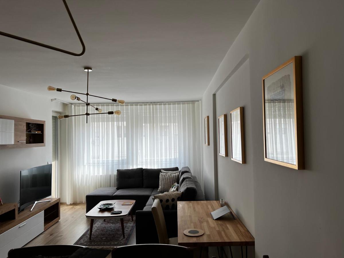 Elegant Apartment In City Centre Pristina Kültér fotó