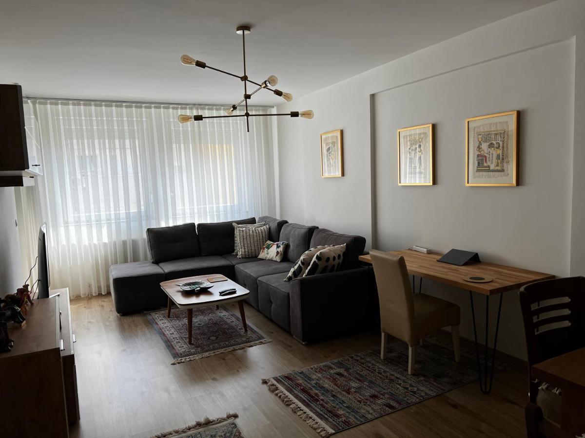 Elegant Apartment In City Centre Pristina Kültér fotó