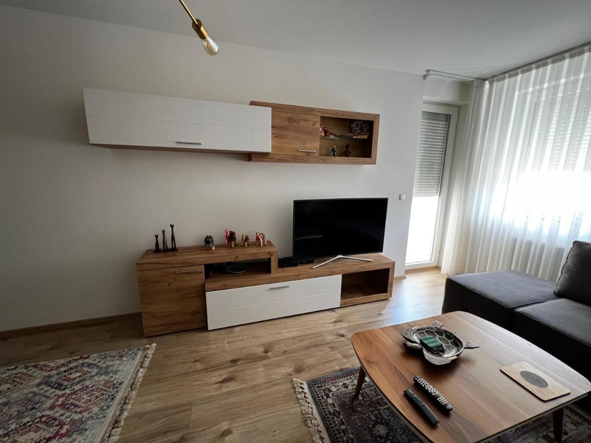 Elegant Apartment In City Centre Pristina Kültér fotó