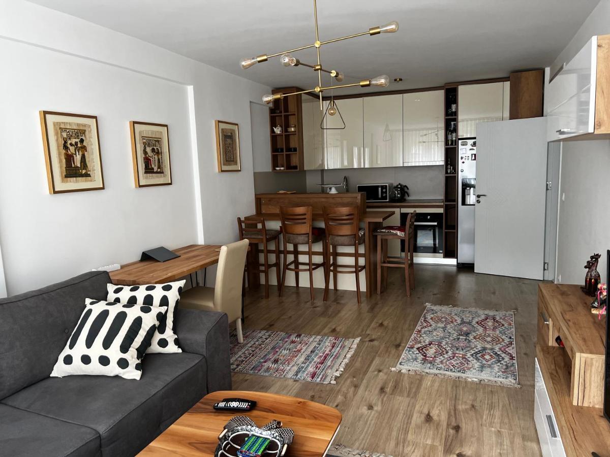 Elegant Apartment In City Centre Pristina Kültér fotó