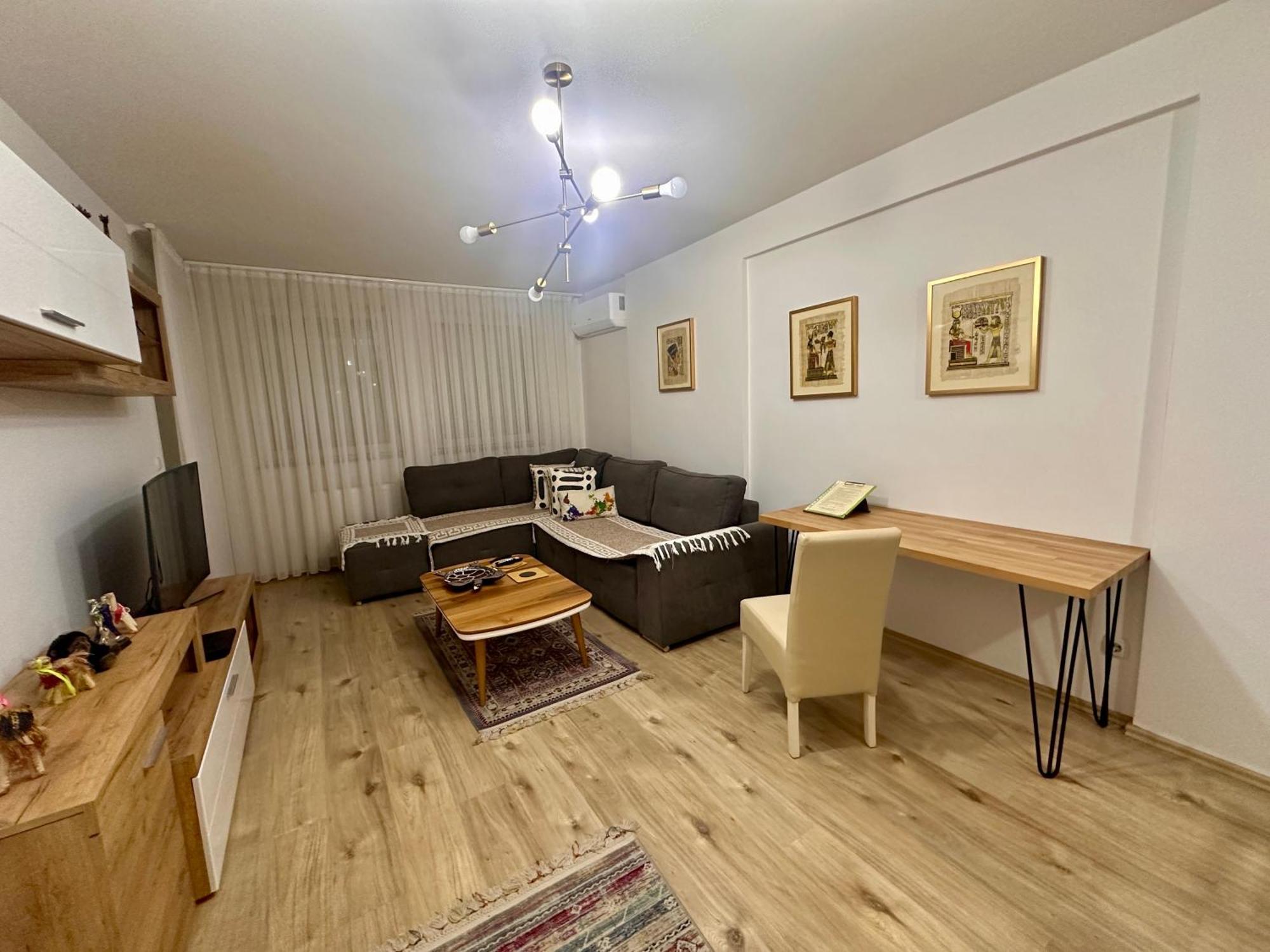 Elegant Apartment In City Centre Pristina Kültér fotó